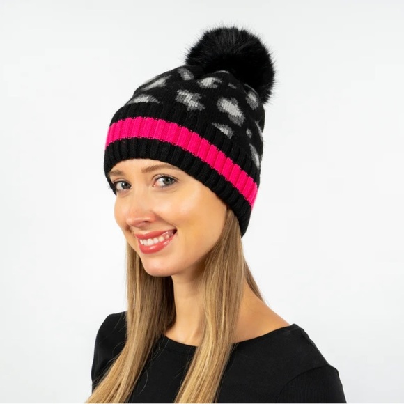 BABE POM POM HAT BLACK - Picture 2 of 4